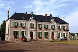 The town hall in Sainpuits