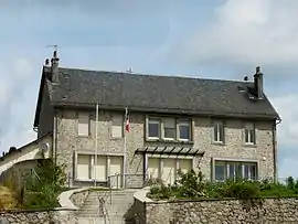 The town hall in Saint-Fréjoux