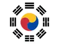 Tricolored Taegeuk encircled by pal gwae.