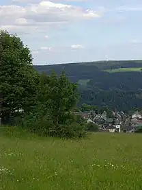 View of Schnett, the Grendel (787&nbsp;m) and the Bleßberg (866,9&nbsp;m, antenna)
