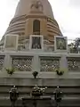 Statue of King Rama IV in a niche at Wat Bowonniwet