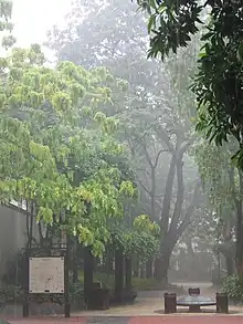 Image 37Afternoon thunderstorms are a frequent occurrence in Singapore, which has an equatorial climate. (from Geography of Singapore)