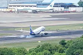 Indigo A320 touch down