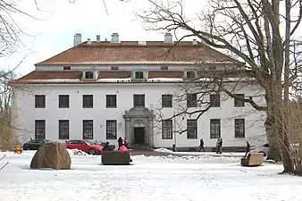 Träskända manor&nbsp;[fi] in Kirkkonummi together with Bertel Liljequist&nbsp;[fi], built in the 1920s
