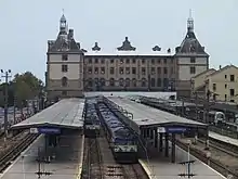 E43 022 and E43 022 waiting depart Haydarpaşa station.