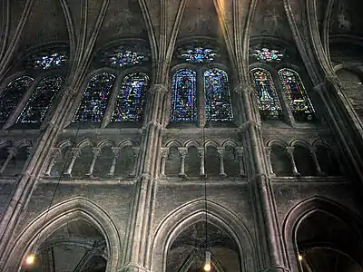 Three-part elevation of Chartres Cathedral, with larger clerestory windows.
