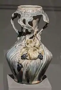 Amphora with elm-leaf and blackberry manufactured by Stellmacher & Kessner
