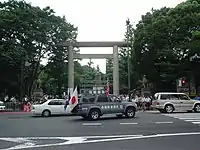 Another example of an uyoku gaisensha, again in front of the Yasukuni Shrine.
