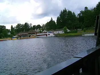 Small port and leisure facilities on the lakeside at Auphelle.