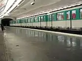 Line 4 platforms at Vavin