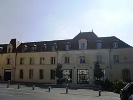 The town hall in Verrières-le-Buisson