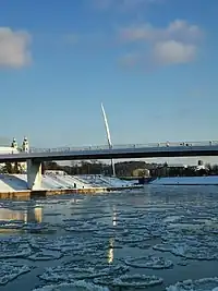 Bridge with the sculpture at the centre (January 2021).