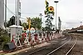 A type 3A level crossing in the form of a sliding gate and only intended for bicycles, rickshaws and pedestrians passing by.