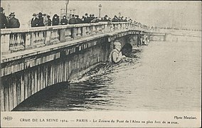 Zouave statue submerged above its waist by a flood at the old bridge in 1910
