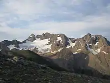A range of mountains with glaciers on them